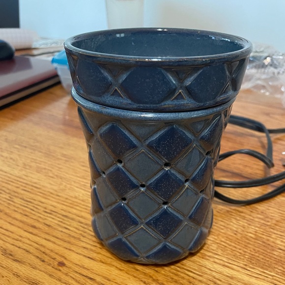Scentsy Blue Warmer - Picture 1 of 3